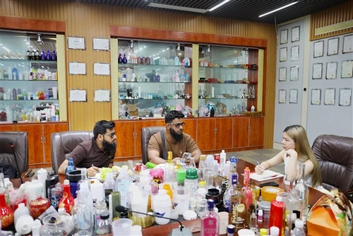 نرحب بالعملاء الهنود، ونعمل معًا على تعزيز التعاون الخارجي